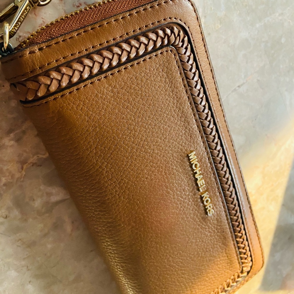 Michael Kors Wallet/wristlet ! Good condition ♥️